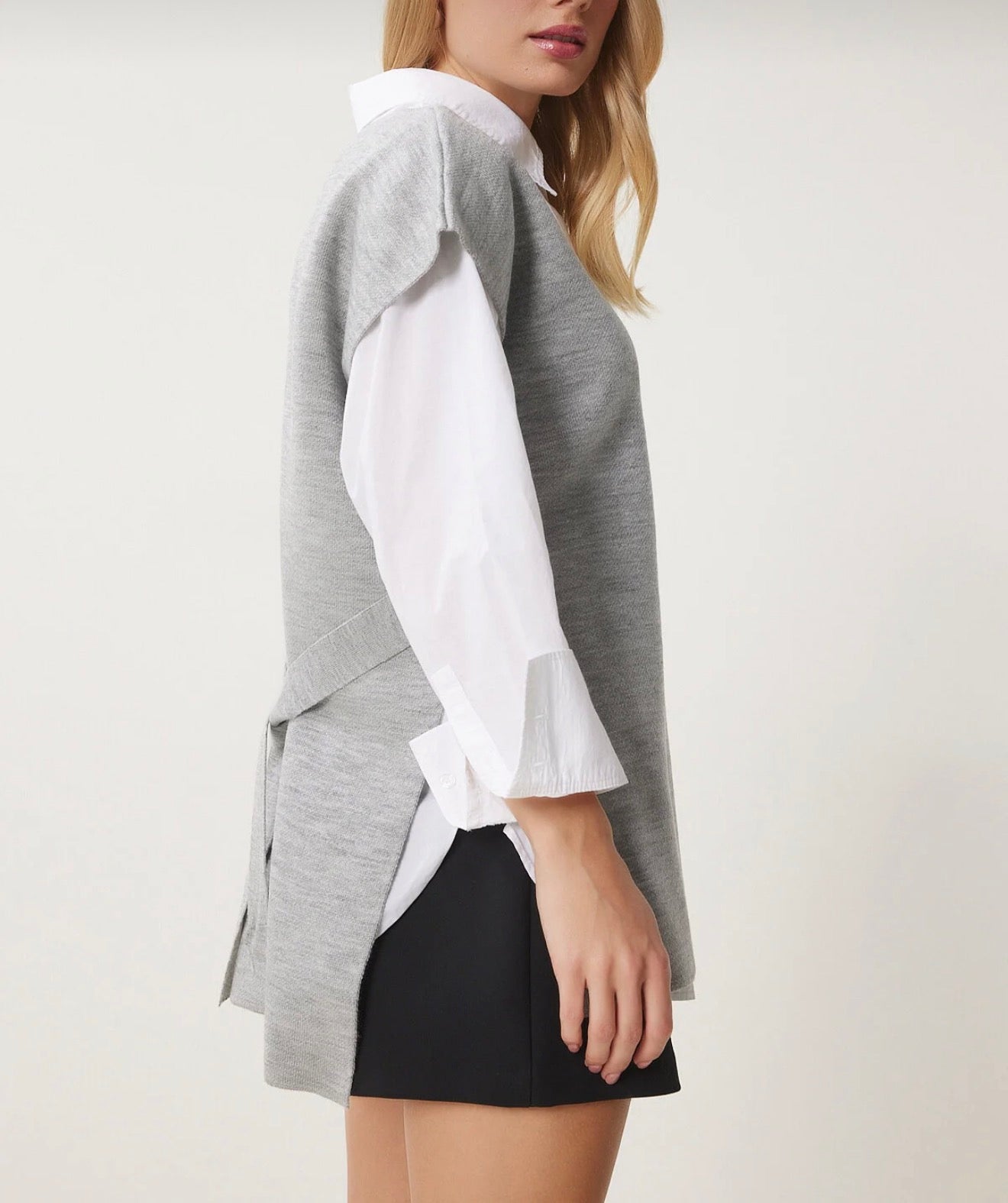 V-neck belted long knitwear sweater