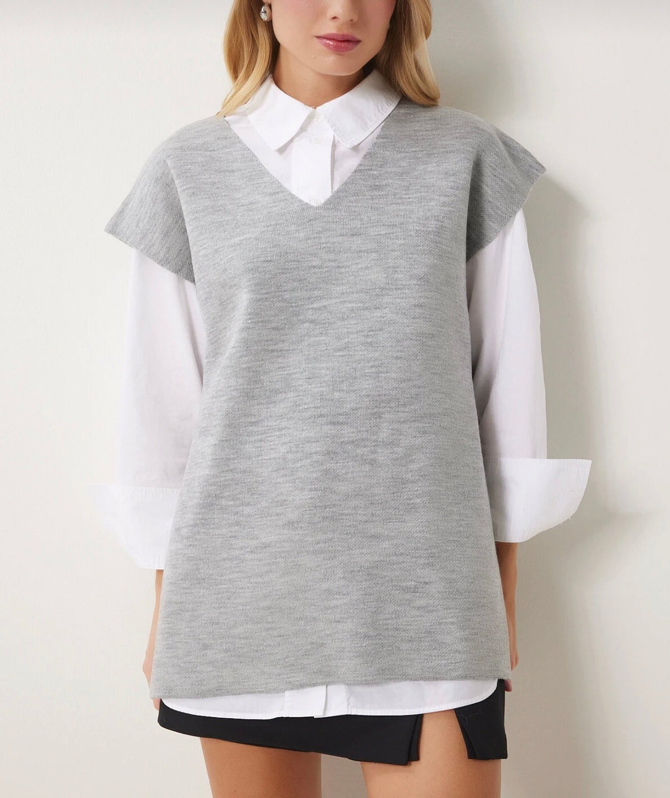 V-neck belted long knitwear sweater