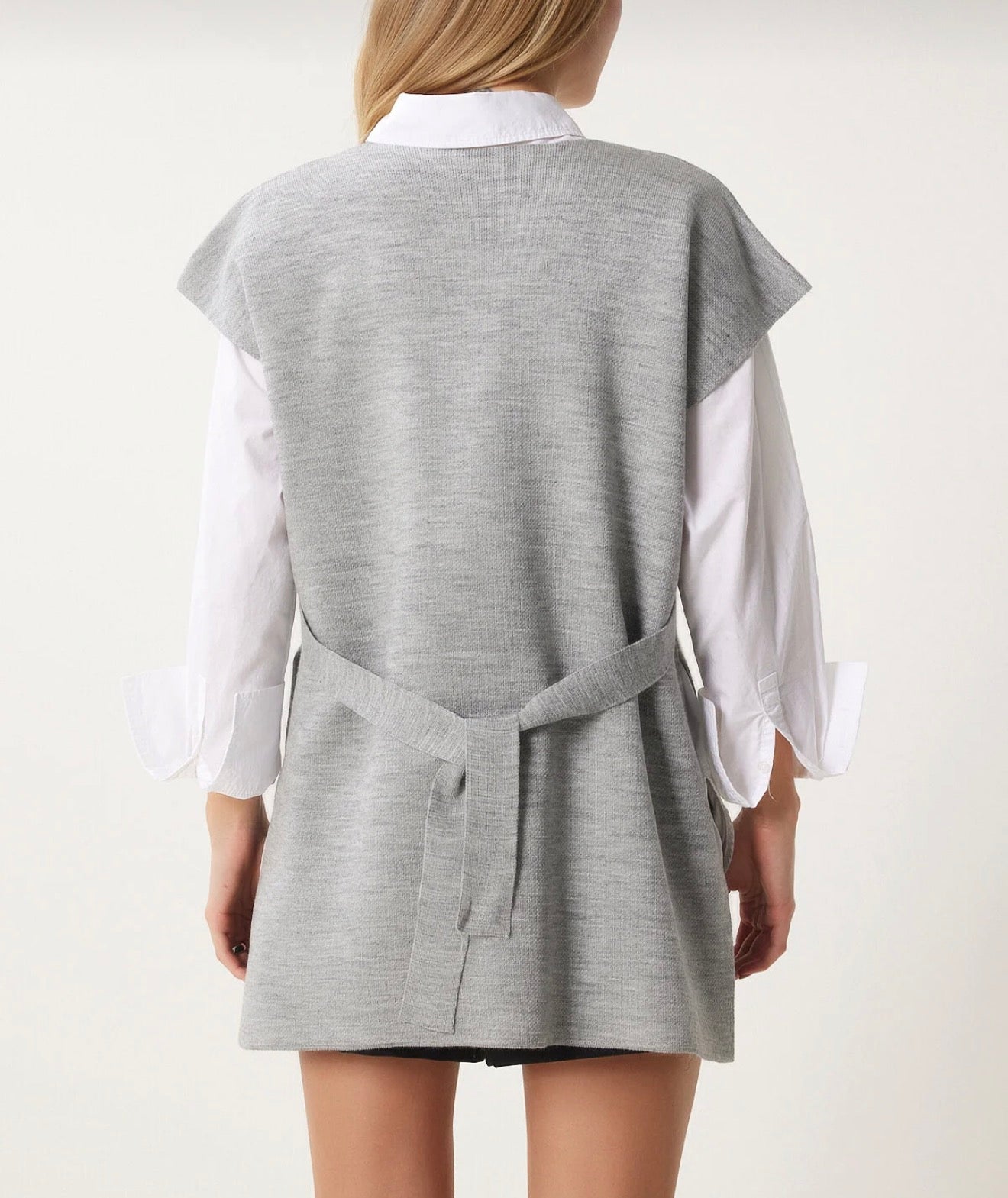 V-neck belted long knitwear sweater