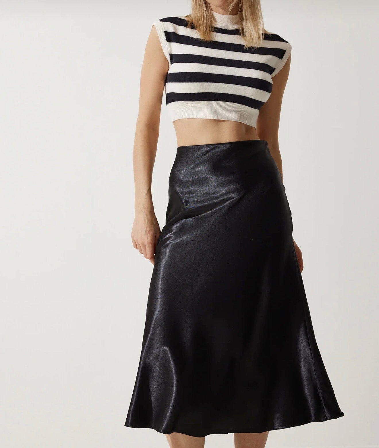 Satin surface skirt