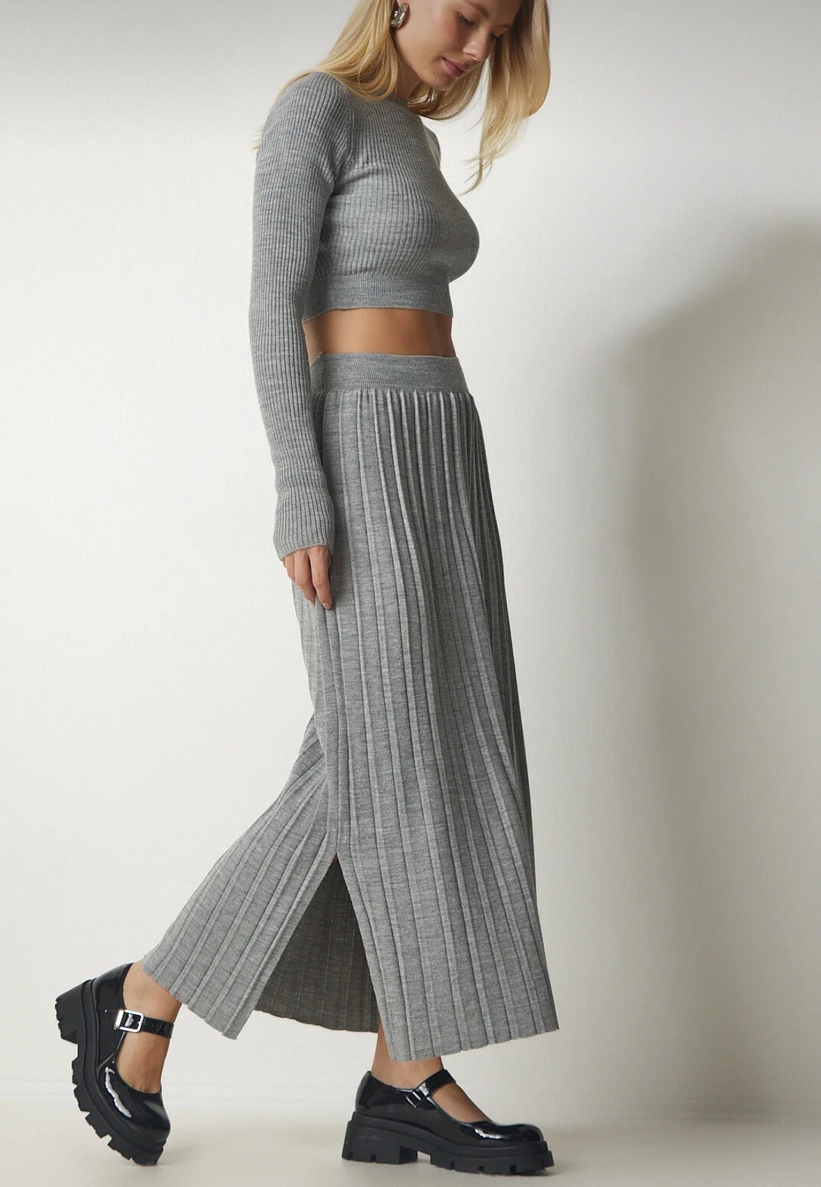 Knitwear crop skirt set